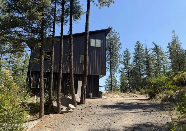 Photo 3 of Single family home for sale at 787 Delaney Dr, Sagle, ID 83860 | MLS# 26-8802 | Listing updated on 2026-09-08