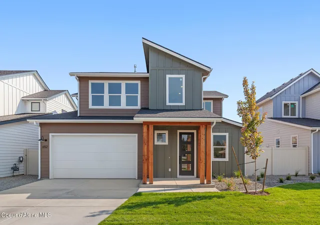 Photo 1 of Single family home for sale at 652 Moscow St, Sandpoint, ID 83864 | MLS# 26-8863 | Listing updated on 2026-08-28