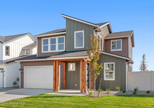Photo 2 of Single family home for sale at 652 Moscow St, Sandpoint, ID 83864 | MLS# 26-8863 | Listing updated on 2026-08-28