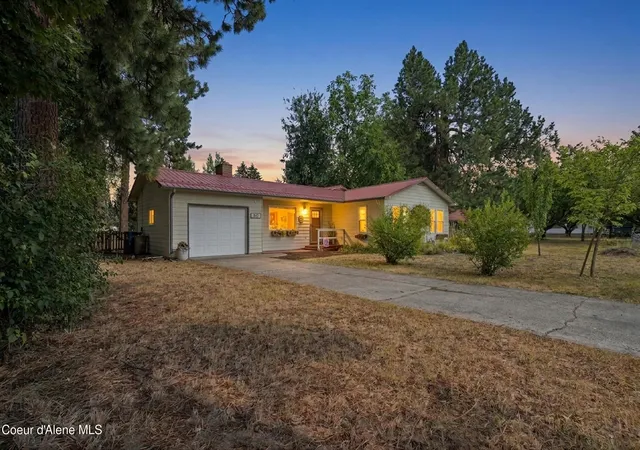 Photo 2 of Single family home for sale at 521 S Olive Ave, Sandpoint, ID 83864 | MLS# 26-8823 | Listing updated on 2026-09-03