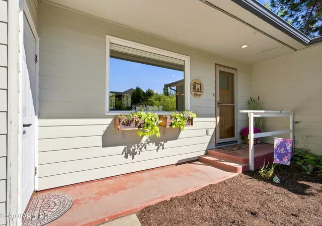 Photo 3 of Single family home for sale at 521 S Olive Ave, Sandpoint, ID 83864 | MLS# 26-8823 | Listing updated on 2026-09-03