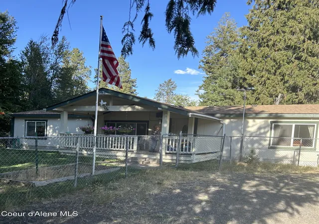 Photo 2 of Sale Pending at 140 W Dakota Ave, St. Maries, ID 83861 | MLS# 26-8829 | Listing updated on 2026-08-28
