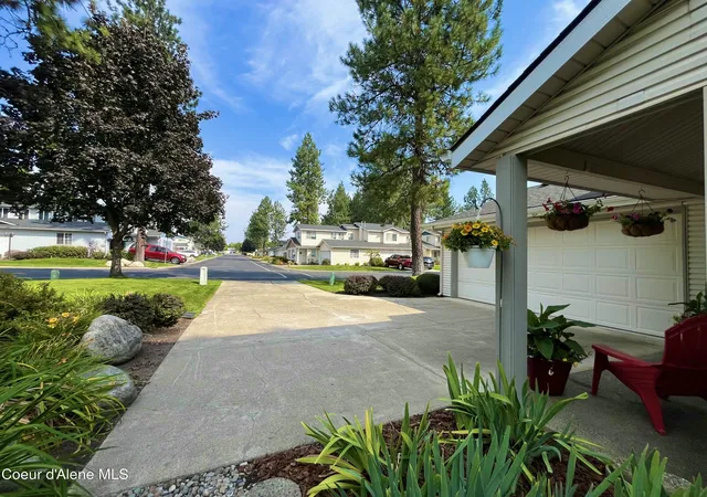 Photo 2 of Sale Pending at 302 E Knotty Pine Ln, Coeur D'alene, ID 83815 | MLS# 26-8855 | Listing updated on 2026-09-06