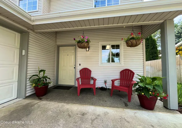 Photo 3 of Sale Pending at 302 E Knotty Pine Ln, Coeur D'alene, ID 83815 | MLS# 26-8855 | Listing updated on 2026-09-06