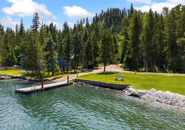 Photo 2 of Single family home for sale at 190 Sunny Shores Loop, Sagle, ID 83860 | MLS# 26-8878 | Listing updated on 2026-09-09