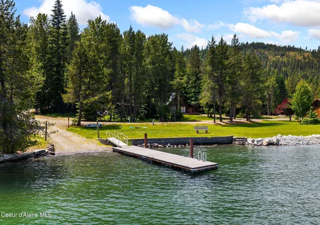 Photo 2 of Single family home for sale at 190 Sunny Shores Loop, Sagle, ID 83860 | MLS# 26-8878 | Listing updated on 2026-09-09