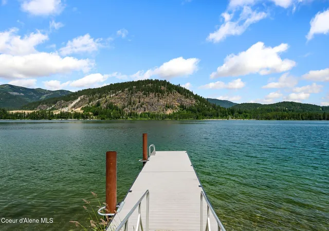 Photo 3 of Single family home for sale at 190 Sunny Shores Loop, Sagle, ID 83860 | MLS# 26-8878 | Listing updated on 2026-09-09