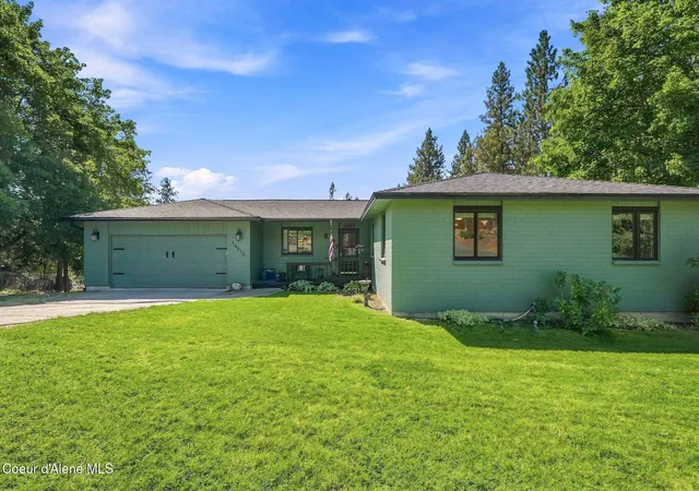 Photo 3 of Single family home for sale at 16510 W Hollister Hills Dr, Hauser, ID 83854 | MLS# 26-8882 | Listing updated on 2026-08-29