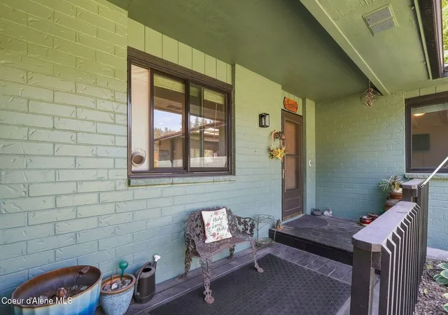Photo 3 of Single family home for sale at 16510 W Hollister Hills Dr, Hauser, ID 83854 | MLS# 26-8882 | Listing updated on 2026-08-29