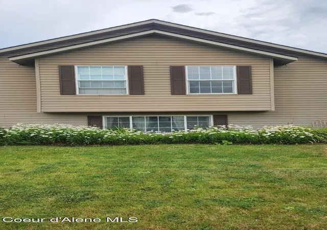 Photo 2 of Single family home for sale at 2827 W Timberlake Loop, Coeur D'alene, ID 83815 | MLS# 26-8886 | Listing updated on 2026-09-21