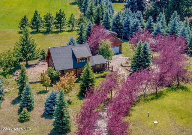 Photo 1 of Single family home for sale at 158 W Mountainview Rd, Moyie Springs, ID 83845 | MLS# 26-8913 | Listing updated on 2026-08-31