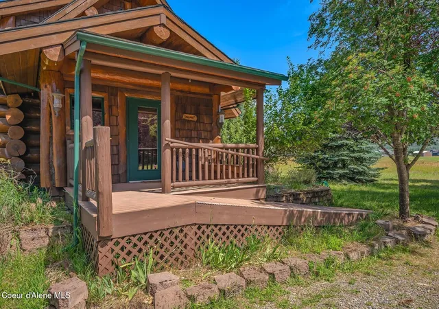 Photo 2 of Single family home for sale at 158 W Mountainview Rd, Moyie Springs, ID 83845 | MLS# 26-8913 | Listing updated on 2026-08-31