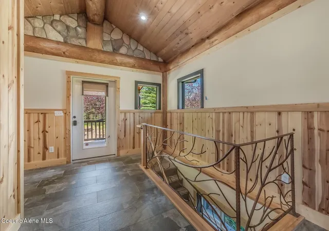 Photo 3 of Single family home for sale at 158 W Mountainview Rd, Moyie Springs, ID 83845 | MLS# 26-8913 | Listing updated on 2026-08-31