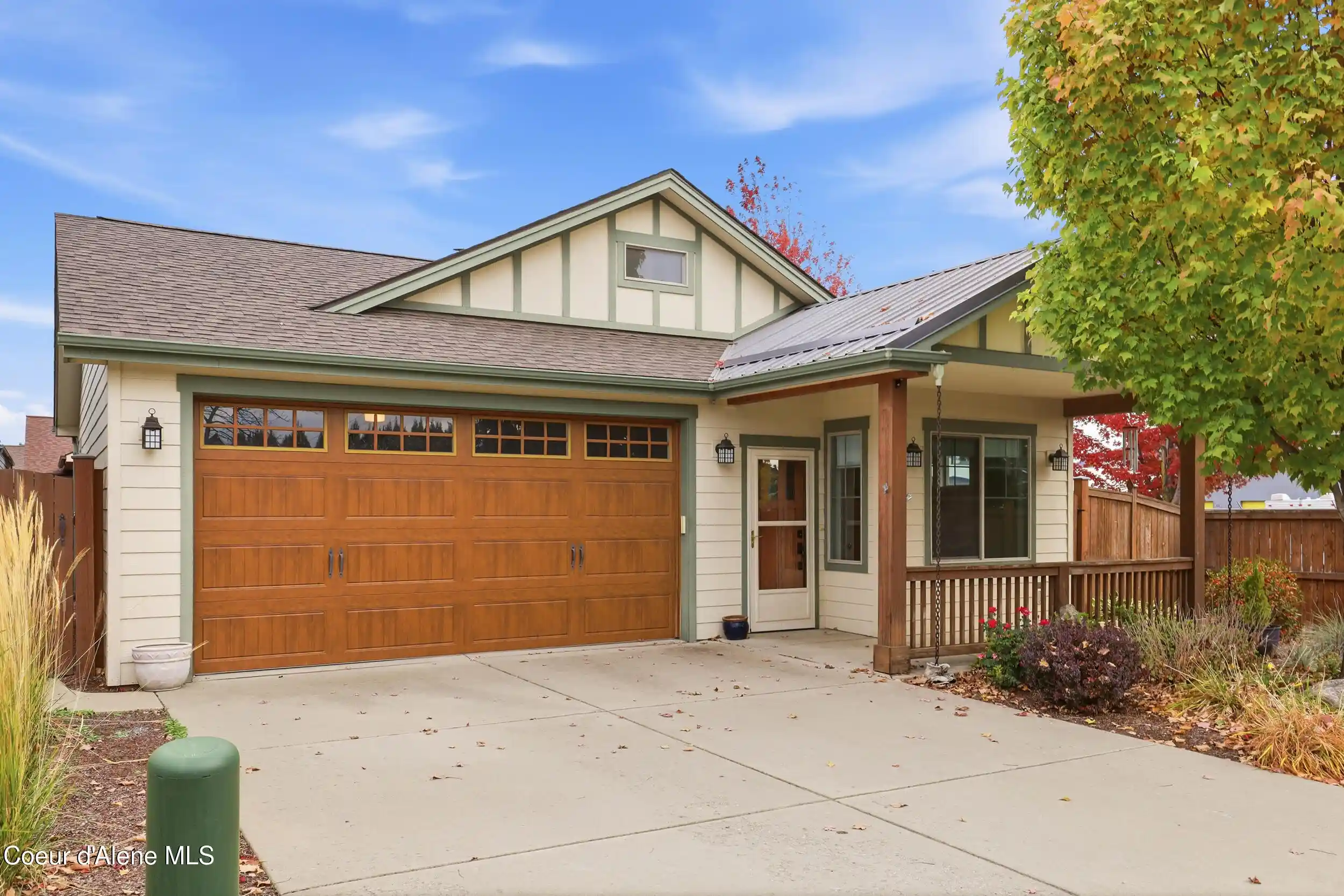 Photo 1 of Single family home for sale at 867 W Knoll Ln, Coeur D Alene, ID 83815 | MLS# 26-10225 | Listing updated on 2026-10-27