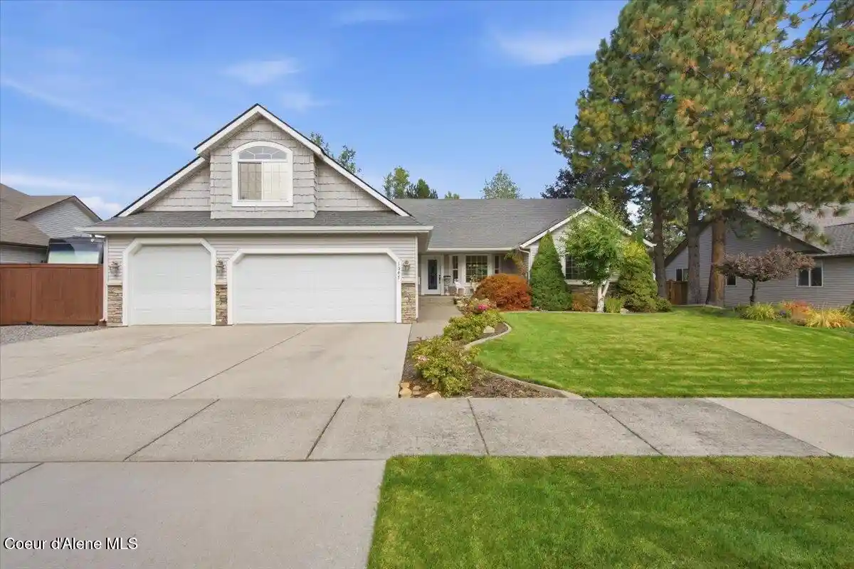 Photo 1 of Single family home for sale at 1547 E Pembrook Dr, Coeur D Alene, ID 83815 | MLS# 26-10326 | Listing updated on 2026-10-27