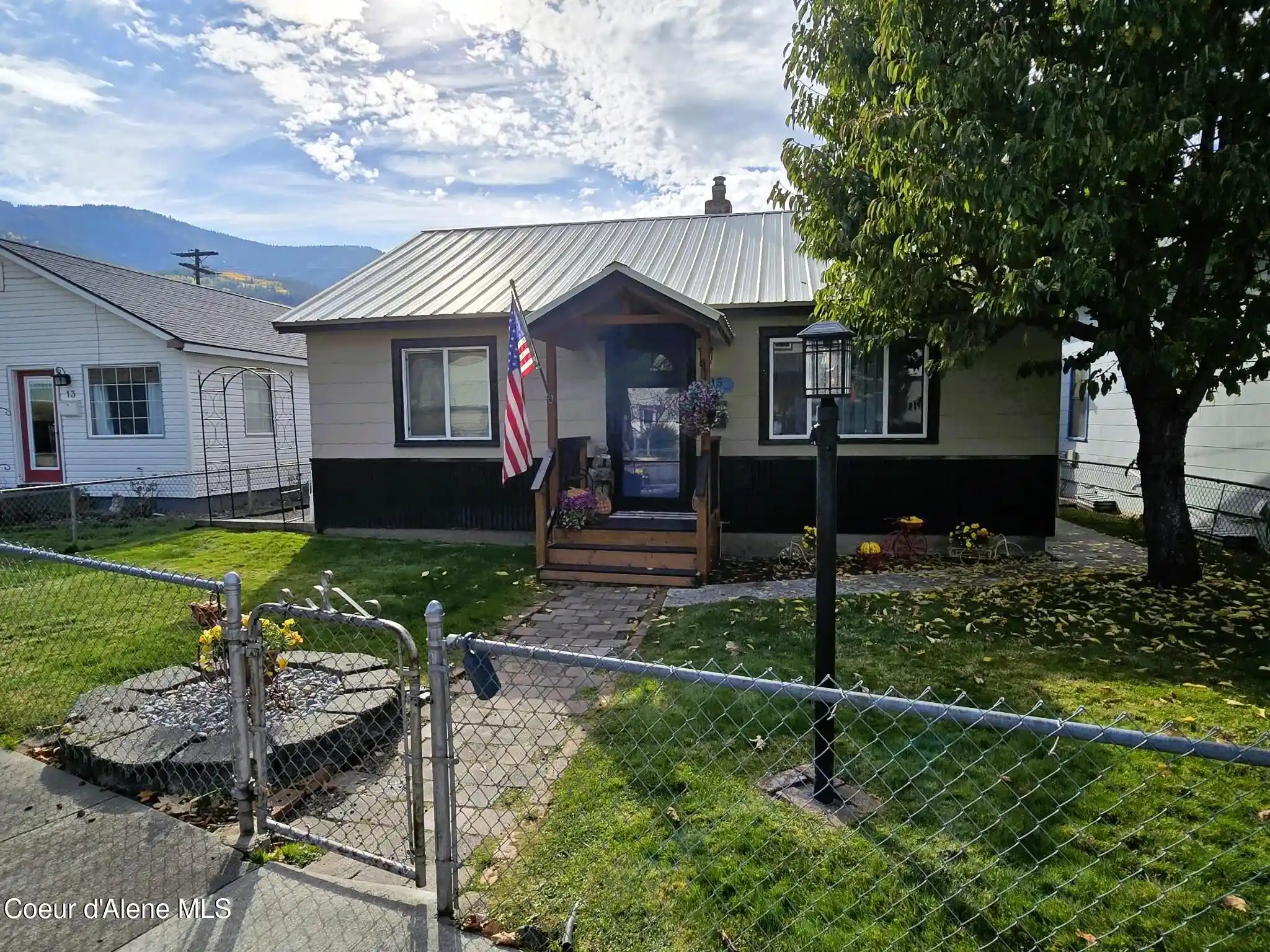 Photo 1 of Single family home for sale at 15 W Mullan Ave, Kellogg, ID 83837 | MLS# 26-10404 | Listing updated on 2026-10-22