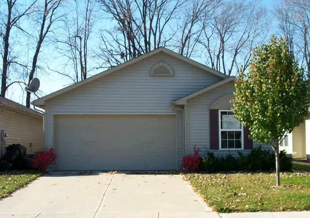 Single Family Residence at 3874 Burningbush Dr, Indianapolis, IN 46235 | MLS# 2356962 | | Sold on 2004-02-04