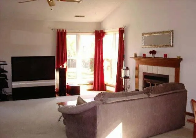 Photo 1 of Single Family Residence at 1140 Barcelona Dr, Greenwood, IN 46143 | MLS# 2454879 | | Sold on 2005-02-28