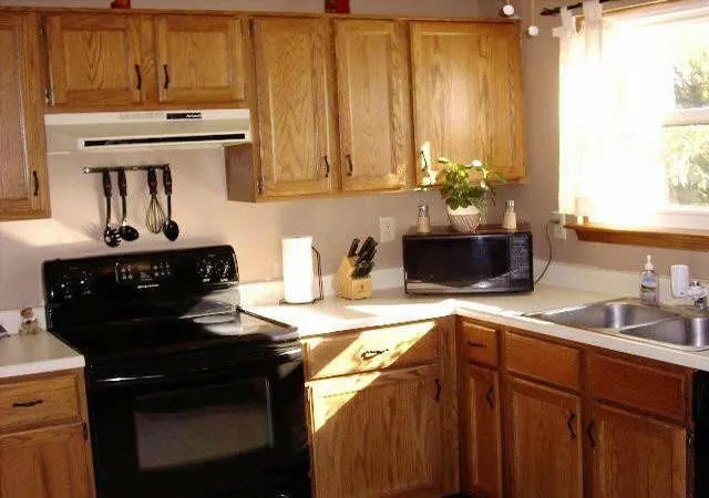 Photo 2 of Single Family Residence at 1140 Barcelona Dr, Greenwood, IN 46143 | MLS# 2454879 | | Sold on 2005-02-28