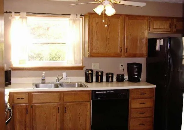 Photo 3 of Single Family Residence at 1140 Barcelona Dr, Greenwood, IN 46143 | MLS# 2454879 | | Sold on 2005-02-28