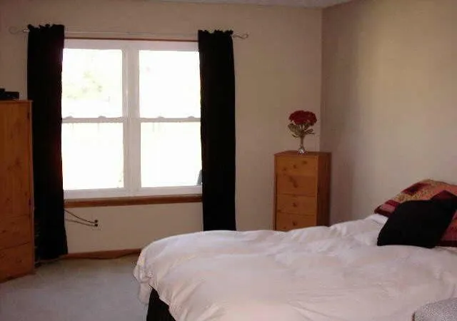 Photo 4 of Single Family Residence at 1140 Barcelona Dr, Greenwood, IN 46143 | MLS# 2454879 | | Sold on 2005-02-28