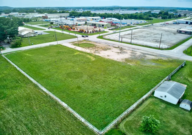 Photo 3 of Sale Pending at 5449 S Harding St, Indianapolis, IN 46217 | MLS# 21936949 | Listing updated on 2024-07-01