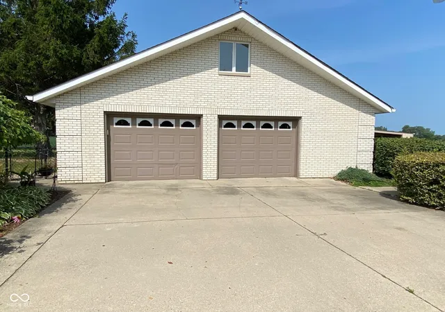 Homes for sale in Pendleton, IN | 8329 S 300 W, Pendleton, IN 46064 | MLS# 21942359