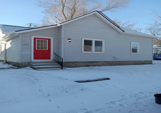 1st image of 1207 W 10th St, Anderson, IN 46016 | MLS# 21962649