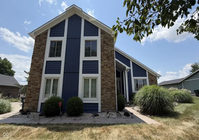 Photo 1 of Single family home for sale at 895 Padre Ln, Greenwood, IN 46143 | MLS# 21989106 | Listing updated on 2026-10-01