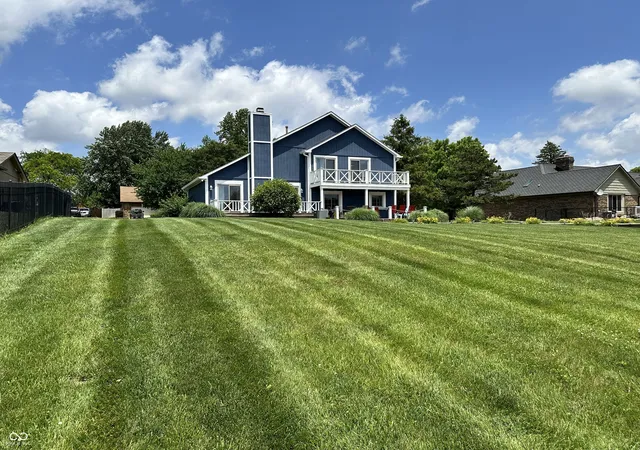 Photo 3 of Single family home for sale at 895 Padre Ln, Greenwood, IN 46143 | MLS# 21989106 | Listing updated on 2026-10-01
