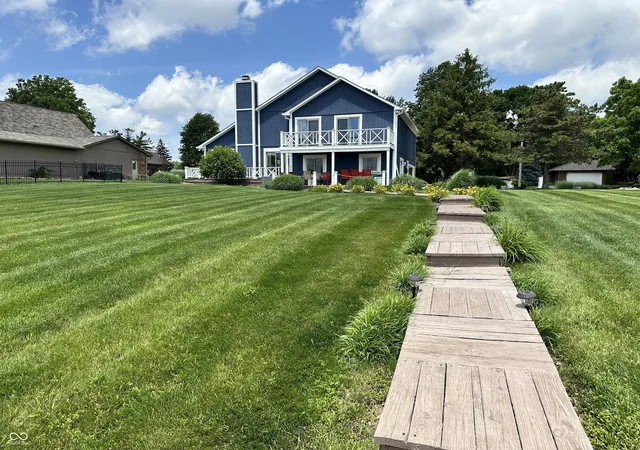 Photo 4 of Single family home for sale at 895 Padre Ln, Greenwood, IN 46143 | MLS# 21989106 | Listing updated on 2026-10-01