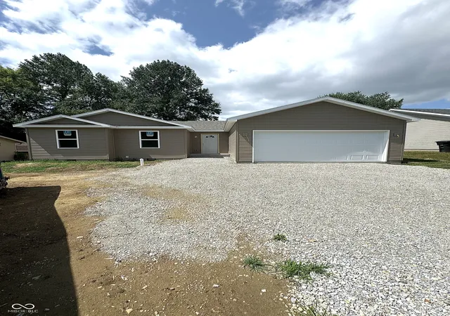 2nd image of 207 N Birchwood Dr, Muncie, IN 47304 | MLS# 21998076
