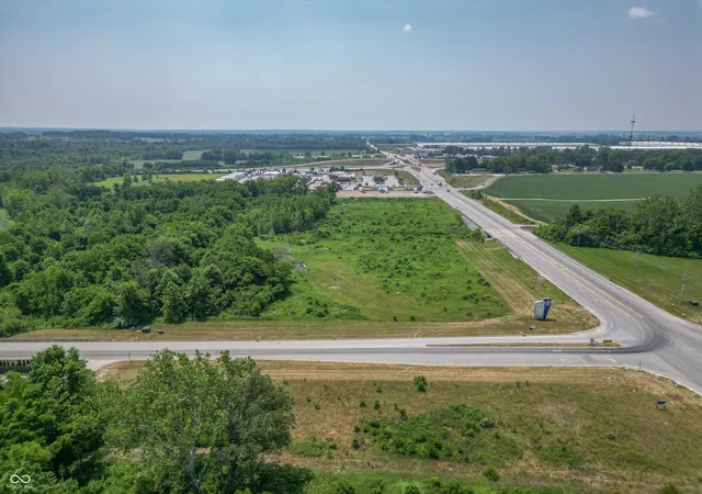 Photo 3 of Sale Pending at 9377 S State Rd 39, Mooresville, IN 46158 | MLS# 22006637 | Listing updated on 2026-08-03