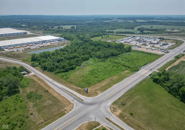 Photo 4 of Sale Pending at 9377 S State Rd 39, Mooresville, IN 46158 | MLS# 22006637 | Listing updated on 2026-08-03