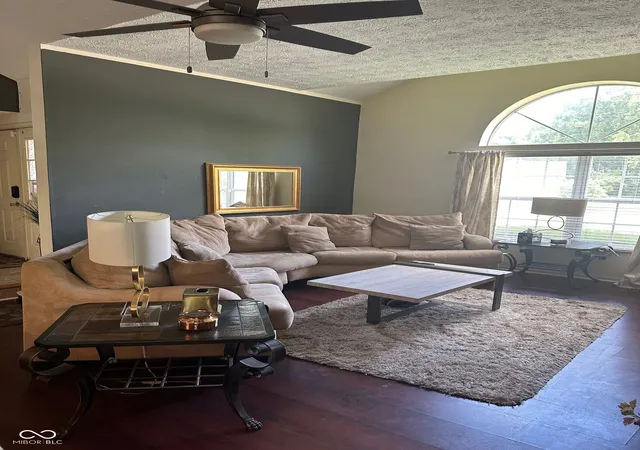2nd image of 11155 Baywood Ln, Indianapolis, IN 46236 | MLS# 22010267