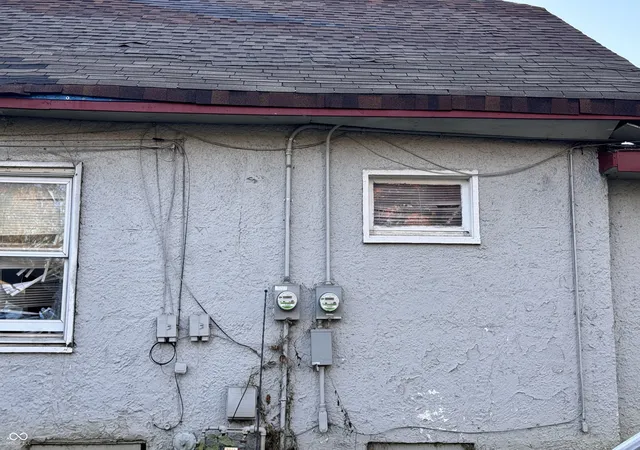 Photo 3 of Sale Pending at 1528 N Tacoma Ave, Indianapolis, IN 46201 | MLS# 22010719 | Listing updated on 2024-12-27