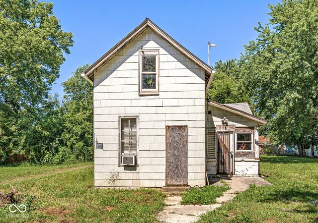 Photo 3 of Sale Pending at 108 S Center St, Maxwell, IN 46154 | MLS# 22011042 | Listing updated on 2026-10-01