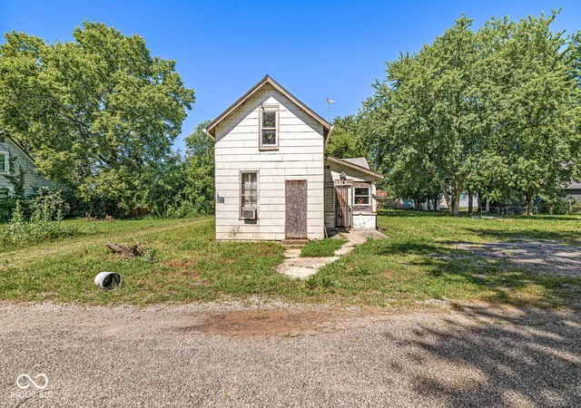 Photo 3 of Sale Pending at 108 S Center St, Maxwell, IN 46154 | MLS# 22011042 | Listing updated on 2026-10-01