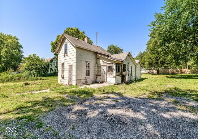 Photo 4 of Sale Pending at 108 S Center St, Maxwell, IN 46154 | MLS# 22011042 | Listing updated on 2026-10-01