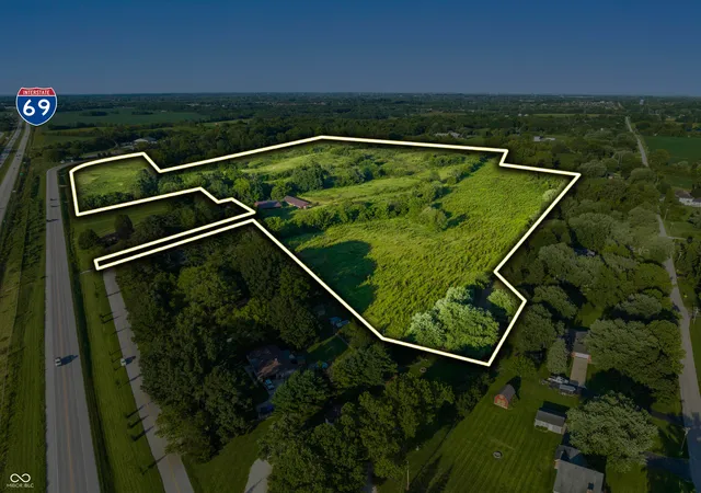 Photo 1 of Land for sale at 200 Bluff Crk Pkwy, Greenwood, IN | MLS# 22014195 | Listing updated on 2026-09-01