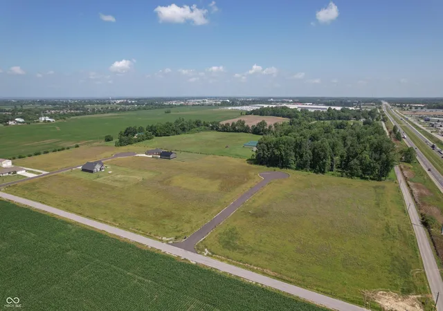 1st image of 10405 Emerald Ct N, Seymour, IN 47274 | MLS# 22017064
