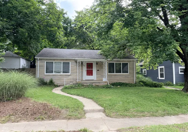 Photo 1 of Sale Pending at 812 S Grant Ave, Crawfordsville, IN 47933 | MLS# 22018063 | Listing updated on 2026-09-21