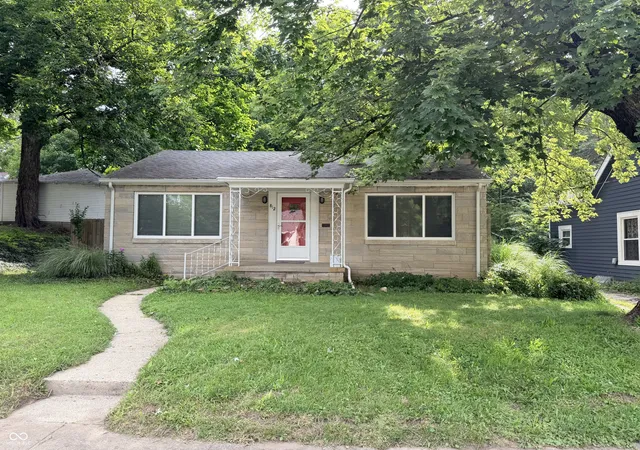 Photo 2 of Sale Pending at 812 S Grant Ave, Crawfordsville, IN 47933 | MLS# 22018063 | Listing updated on 2026-09-21
