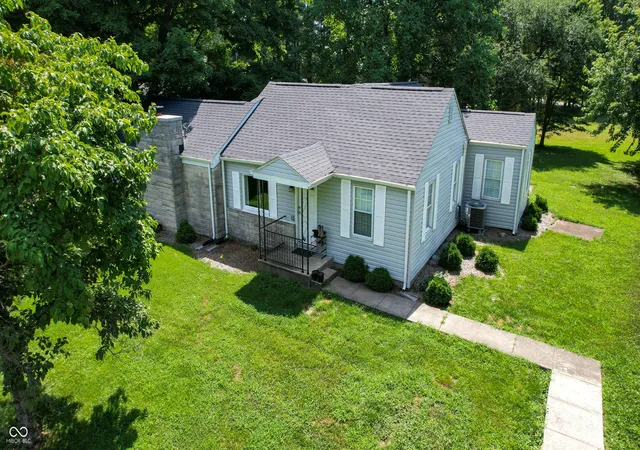 Homes for sale in Yorktown, IN | 12871 W State Road 32, Yorktown, IN 47396 | MLS# 22028587
