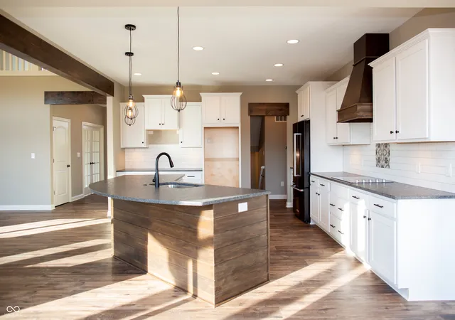 2nd image of 5179 Oak Ridge Trl, Columbus, IN 47201 | MLS# 22034024