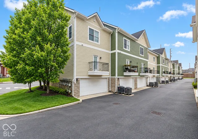 Photo 2 of Condo for sale at 632 E 11th Street, Indianapolis, IN 46202 | MLS# 22039488 | Listing updated on 2026-10-06