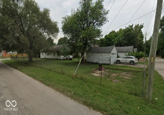 3rd image of 901 N Pershing Ave, Indianapolis, IN 46222 | MLS# 22039955