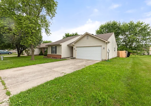 Photo 1 of Sale Pending at 6227 Long River Ln, Indianapolis, IN 46221 | MLS# 22043246 | Listing updated on 2026-09-16