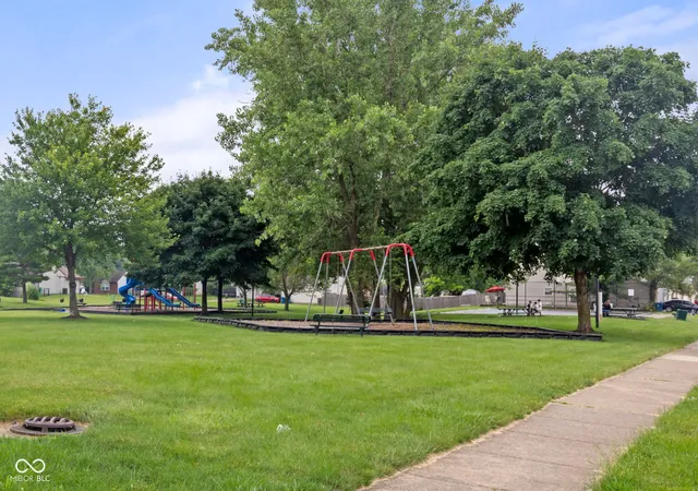 Photo 3 of Sale Pending at 6227 Long River Ln, Indianapolis, IN 46221 | MLS# 22043246 | Listing updated on 2026-09-16