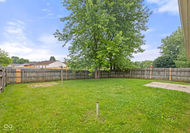 Photo 4 of Sale Pending at 6227 Long River Ln, Indianapolis, IN 46221 | MLS# 22043246 | Listing updated on 2026-09-30